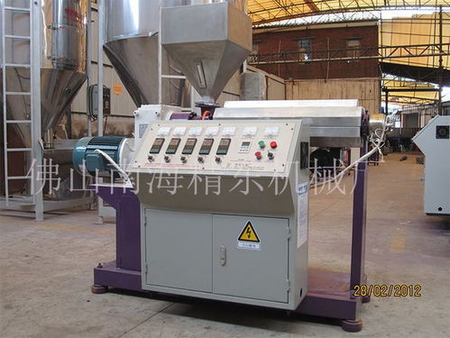 塑料膠條擠出機(jī)與壓塑機(jī) 精東機(jī)械的高效生產(chǎn)解決方案